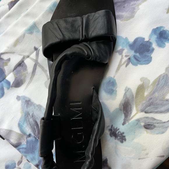 M. Gemi Black Sandals Size 40.5 - Picture 3 of 6